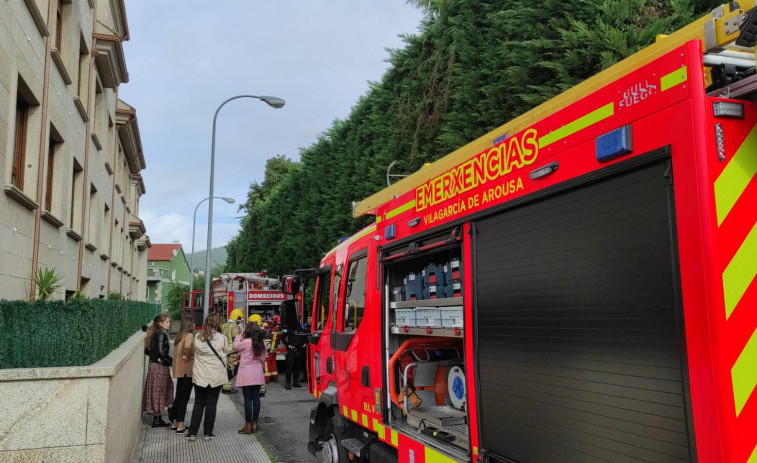 Una aspiradora provoca un incendio en un piso de Os Duráns