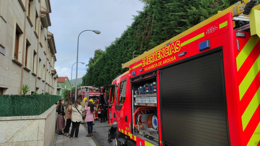 Una aspiradora provoca un incendio en un piso de Os Duráns