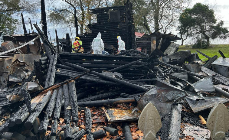 Expertos en incendios de la Guardia Civil acuden a Boiro a investigar lo ocurrido en el restaurante Estrella del Mar