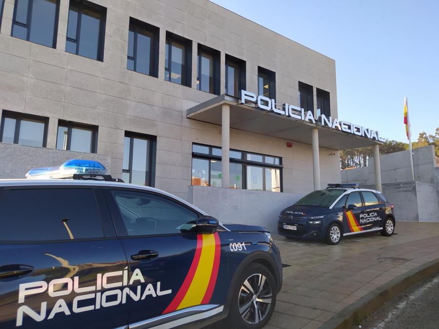 Detenidos dos conocidos ladrones por el robo en una carpa hostelera de Ribeira nada más dejarlos libres una jueza