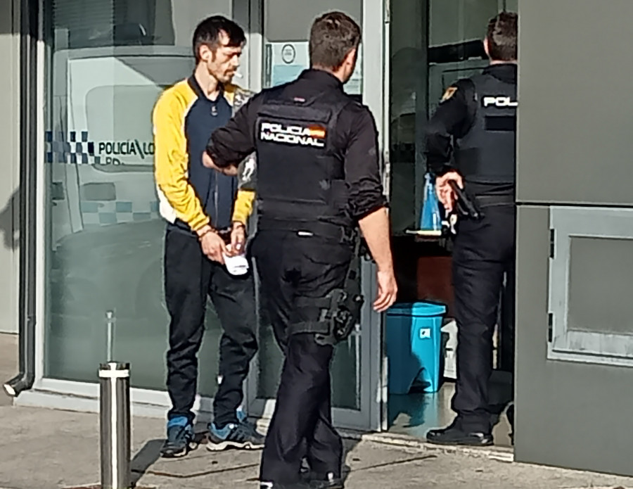 Manda a prisión a dos ladrones por su reiteración en la presunta comisión de robos en Ribeira