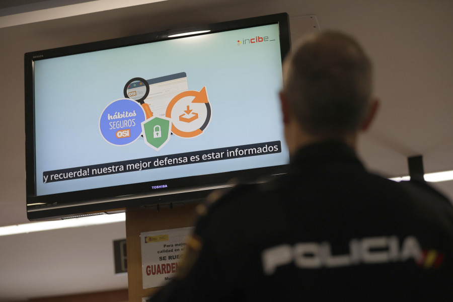 La ciberseguridad llega a los mayores de 60 a través de Ravella y la Policía Nacional