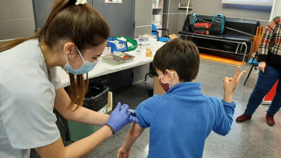 Un total de 5.000 menores gallegos recibieron este fin de semana la vacuna contra la gripe