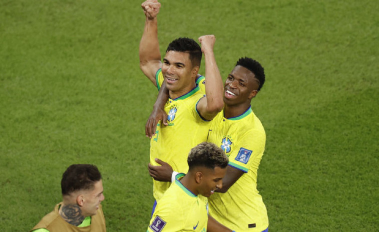 Casemiro manda a Brasil a octavos