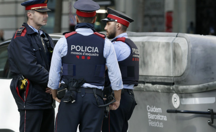 Matan a tiros desde una moto a hombre que iba en coche en Barcelona