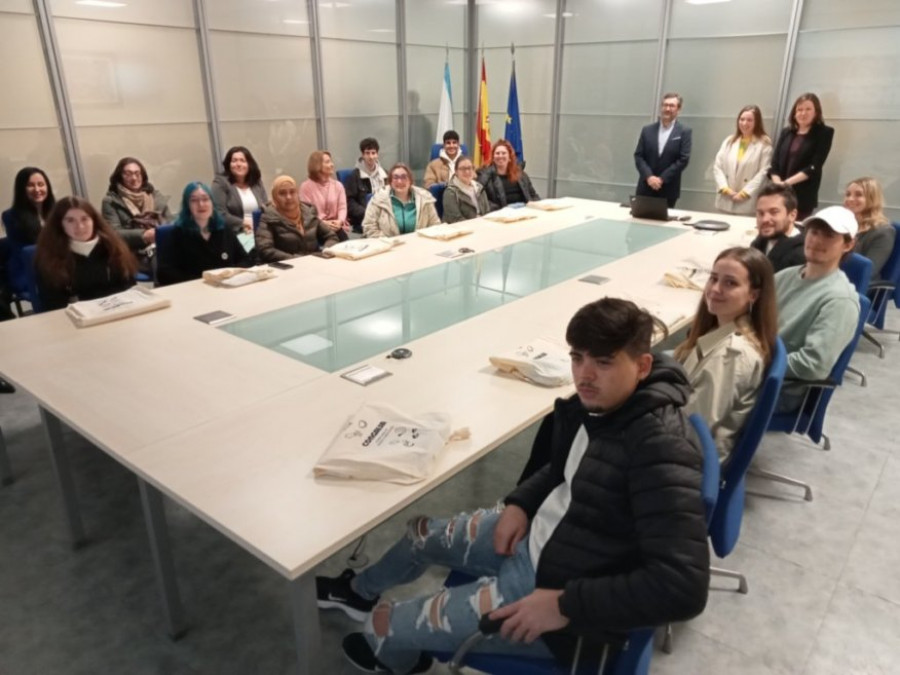 Un grupo de jóvenes recibe asesoramiento y formación en Congalsa que facilitan su inserción laboral