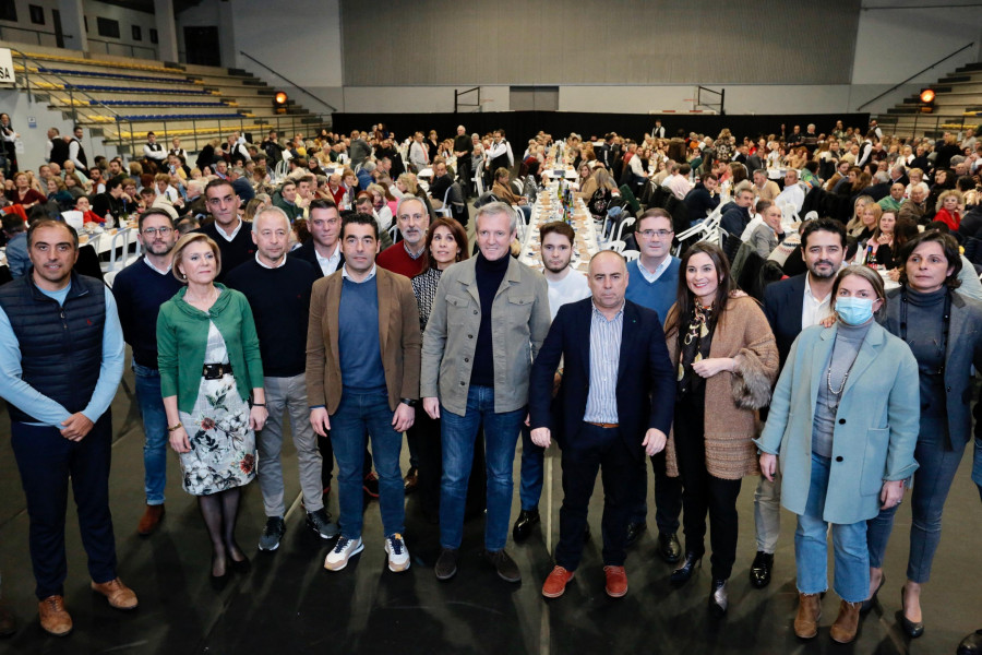 El PP comarcal coge impulso para las municipales en la cena de Vilanova con Alfonso Rueda