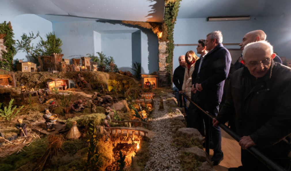 El Belén de Begonte, que cumple 50 años, recibe 700 visitas el día de su apertura