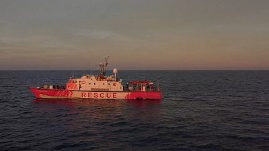 El barco de Banksy rescata a 33 personas en el Mediterráneo Central