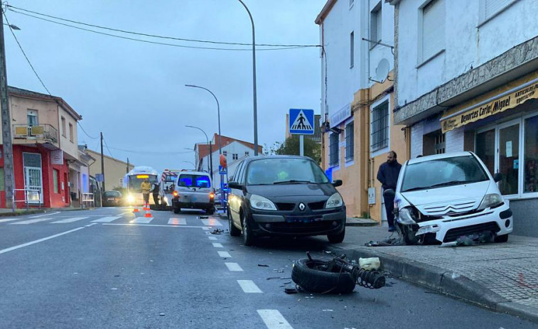 Denunciado un joven al arrojar una tasa positiva de alcohol tras un aparatoso accidente en Aguiño