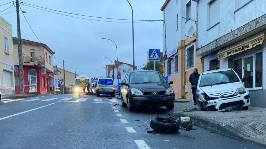 Denunciado un joven al arrojar una tasa positiva de alcohol tras un aparatoso accidente en Aguiño