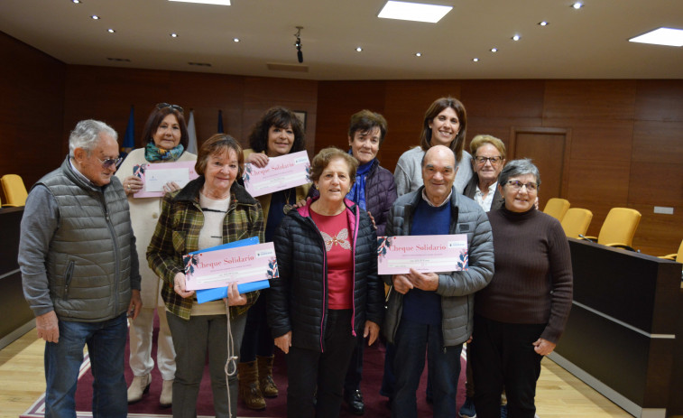El bingo solidario de Sanxenxo recauda 1.500 euros para asociaciones benéficas