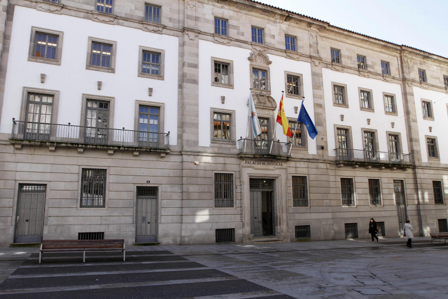 Una presunta red de tráfico de heroína que operaba desde Arousa se enfrenta a penas de nueve años de cárcel