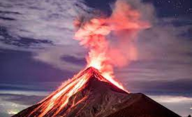 Entra en erupción el volcán de Fuego, en Guatemala