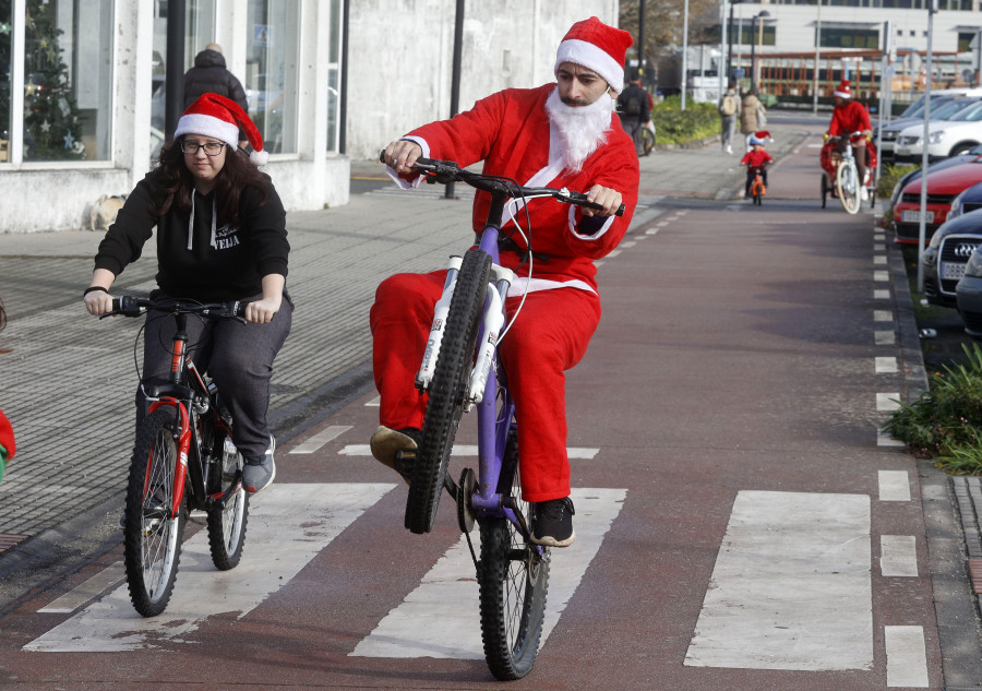 Papá Noel “se pide” un cuerpo saludable y cambia el trineo por la bicicleta