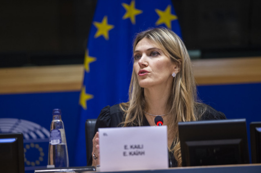 El novio de Eva Kaili confiesa y señala al jefe de la trama corrupta en el PE