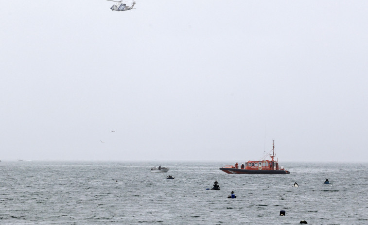 Salvamento dispersa nuevas manchas en la Ría de Arousa que obligaron a cerrar polígonos bateeiros