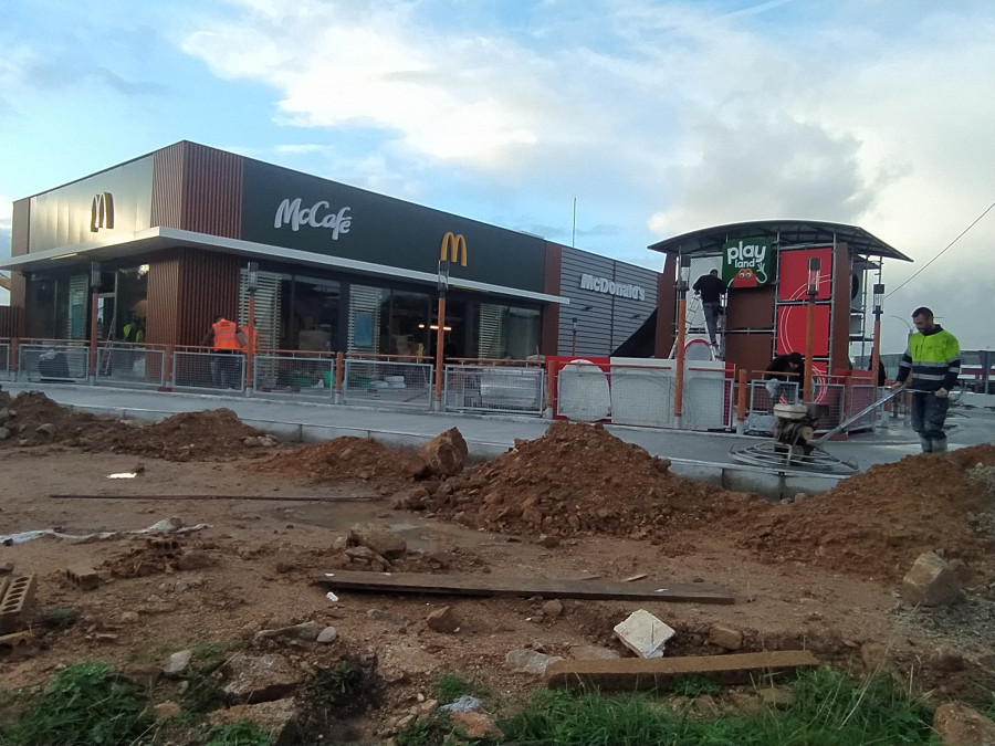 McDonald’s prevé abrir su restaurante de Ribeira antes de acabar este año