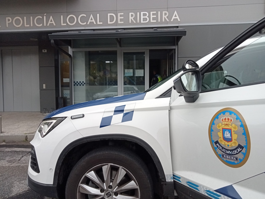Denunciado en Ribeira un conductor que dio positivo en tres drogas y al que se le inmovilizó el coche por carecer de seguro