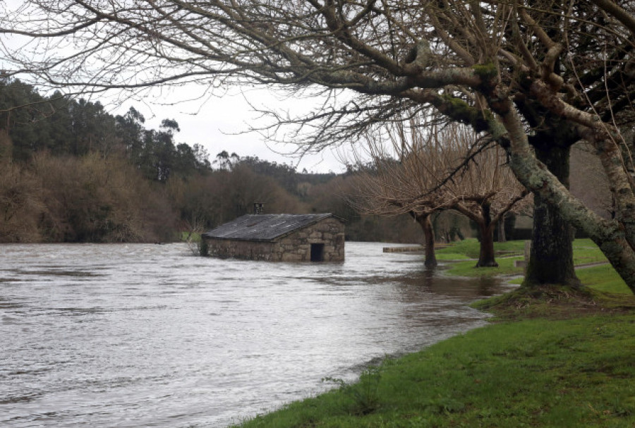 El 112 avisa de riesgo de desbordamiento de siete ríos en Galicia