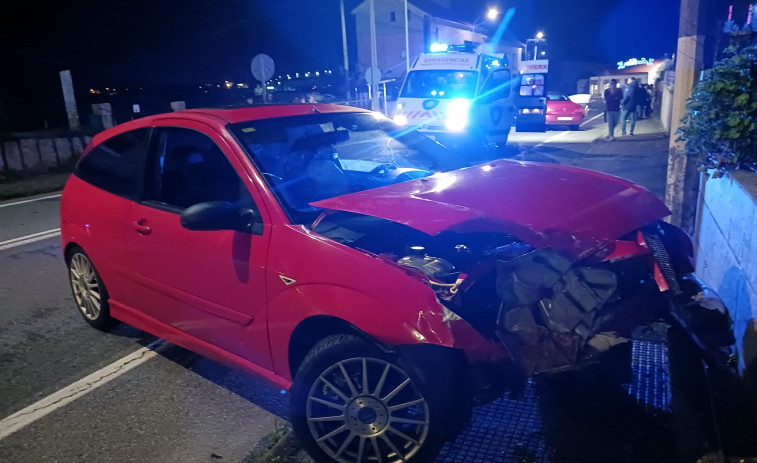 Un accidente entre dos coches se salda con un herido en Cambados