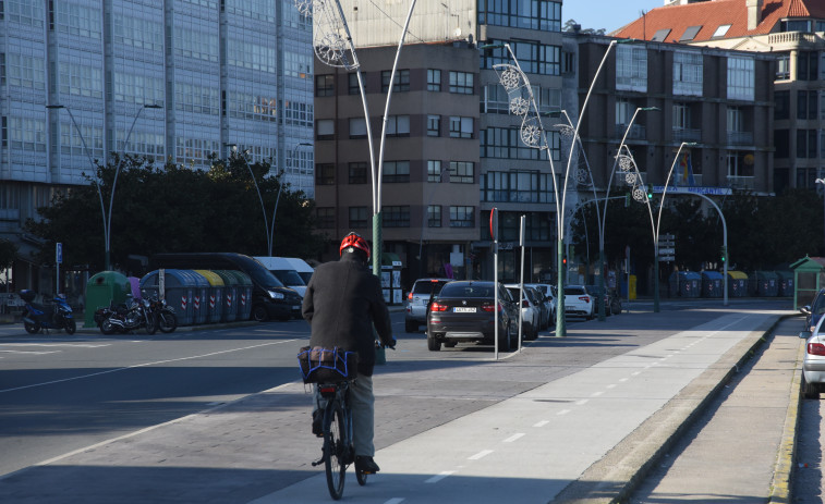 Los carriles bici del Malecón y As Carolinas, en Ribeira, verán mejorada su seguridad al renovar su pavimento y color