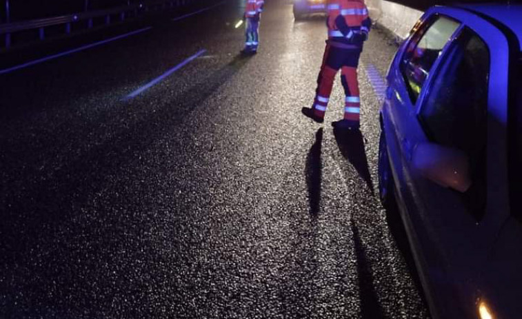 Una conductora resulta herida leve en un accidente de tráfico registrado en la Autovía do Barbanza, en Rianxo