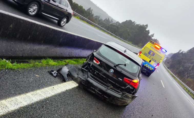 Registrado un aparatoso accidente de tráfico en la Autovía do Barbanza a su paso por Rianxo