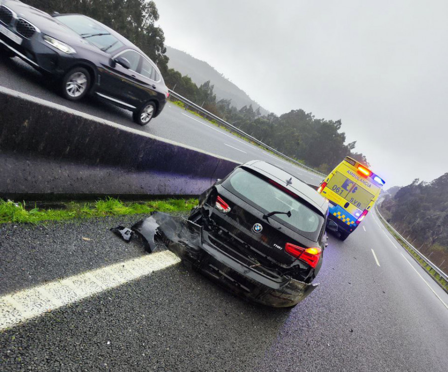 Registrado un aparatoso accidente de tráfico en la Autovía do Barbanza a su paso por Rianxo