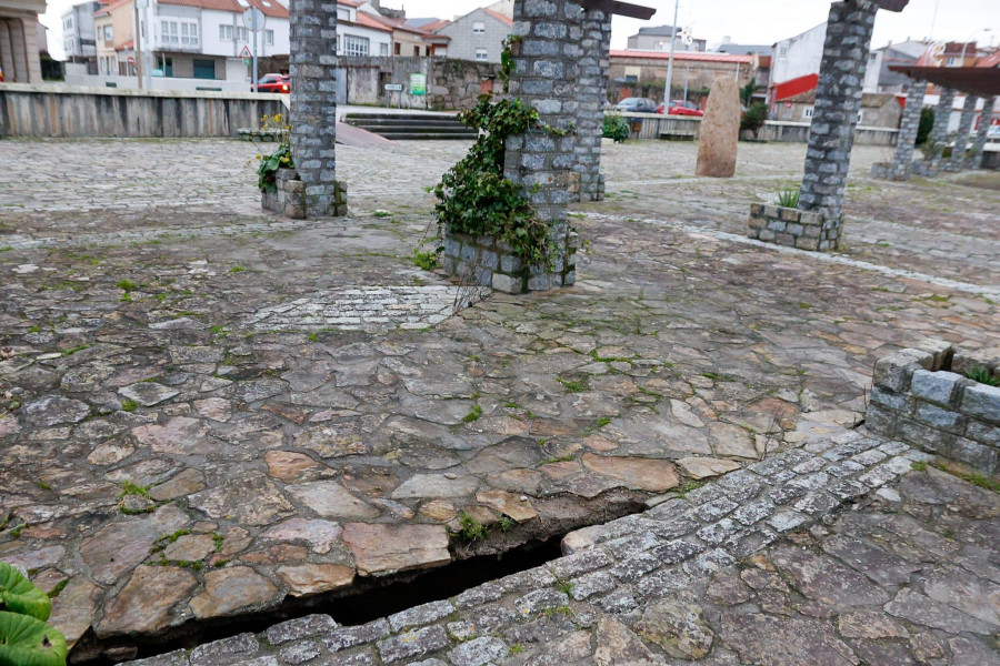 A Illa ve riesgo de “desplome” en O Cantiño tras la aparición de una grieta y urge una actuación a Portos