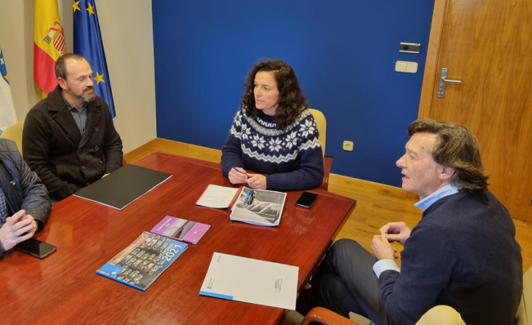 Portos traslada su compromiso por regularizar las instalaciones del Club de Remo de A Pobra