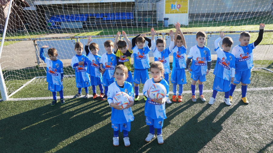 Dos niñas del Portonovo entran en la historia del fútbol gallego