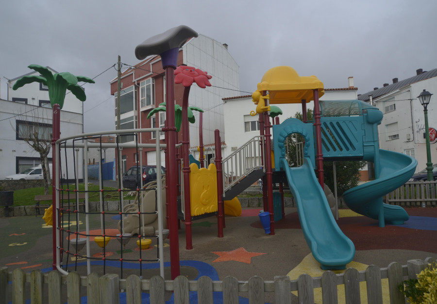 Ribeira adjudica la ampliación del parque infantil de Arrochela y la red de saneamiento de Agrelo