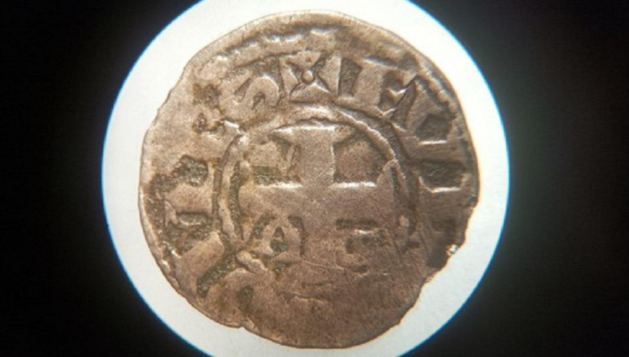 Catoira hará una réplica de una moneda del siglo XI encontrada en la zona de las Torres do Oeste