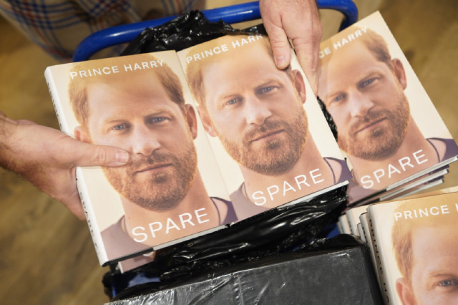 La biografía del príncipe Enrique ya está en las librerías británicas