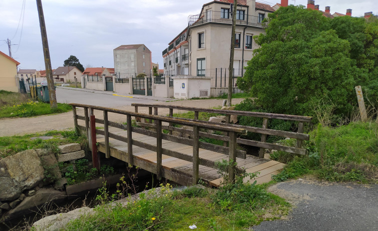 Tres empresas se interesan por construir el puente que unirá las márgenes del río Listres en Os Areeiros