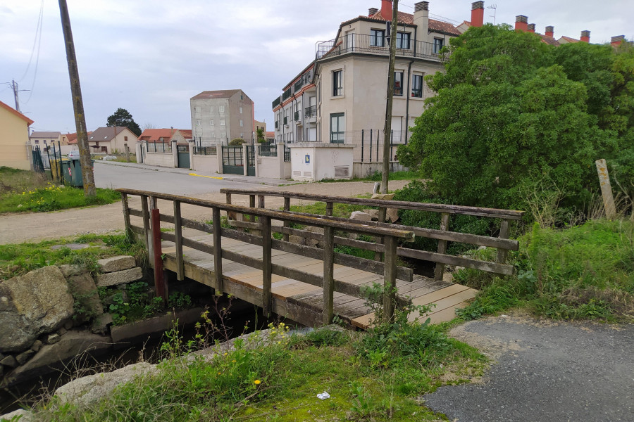 Tres empresas se interesan por construir el puente que unirá las márgenes del río Listres en Os Areeiros