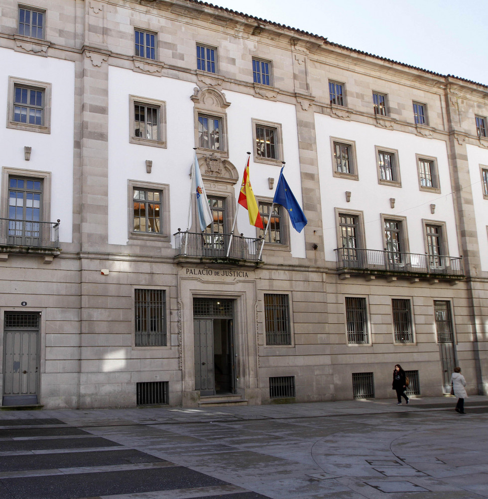 Fachada de la Audiencia de Pontevedra  gonzalo salgado