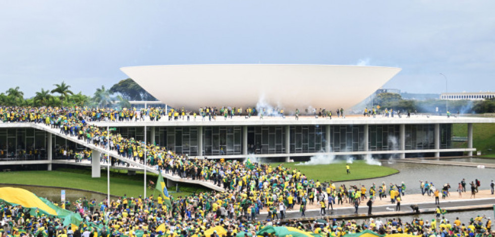 El 55 % de los brasileños considera Bolsonaro responsable por actos golpistas