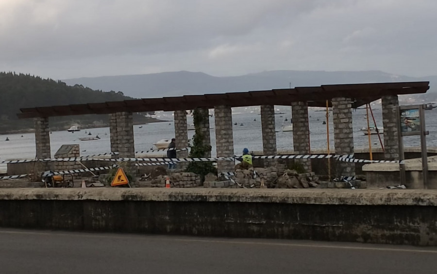 Portos de Galicia inicia las obras de reparación del tramo que se vino abajo en el paseo de O Cantiño