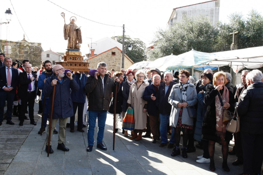 Vilanova recupera la normalidad de San Mauro con sus callos y su alegría