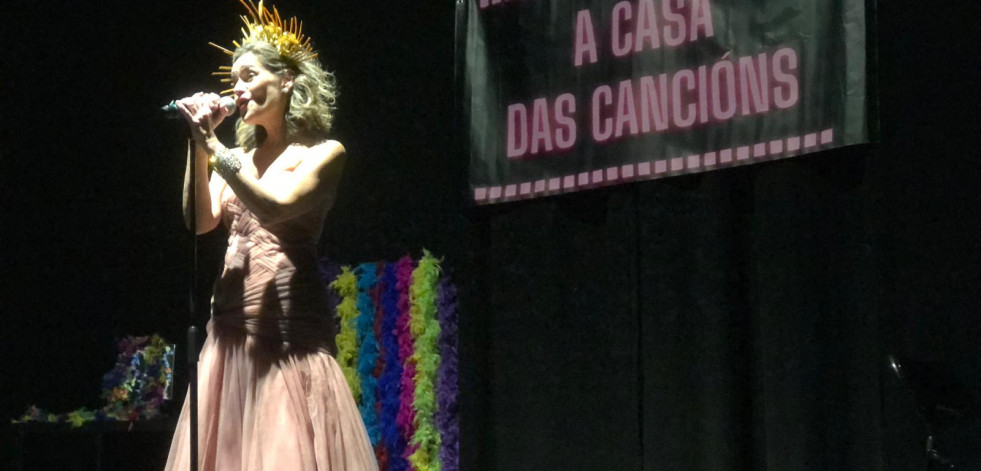 El grupo Mimarte, de Ribeira, triunfa con su función de teatro musical “A casa das canción” en A Pobra