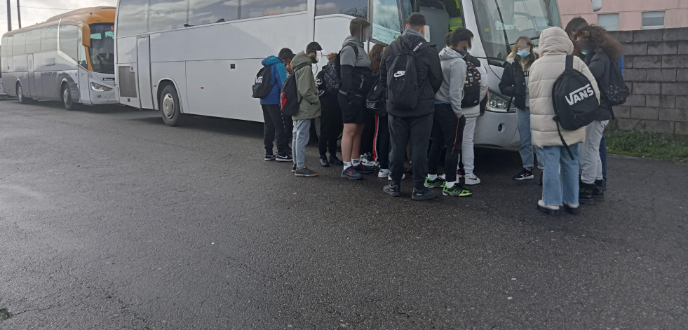 Autorizan prolongar la ruta de bus escolar del Leliadoura de Oleiros a Os Muiños, pero aún no se activó