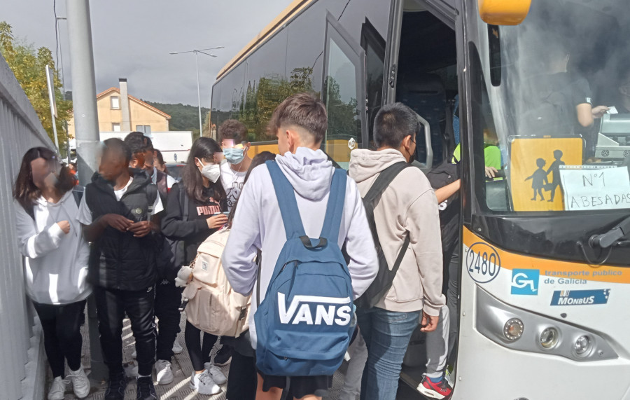 Alumnos del IES Nº1 de Ribeira tuvieron que recurrir a taxis para llegar a tiempo a sus clases