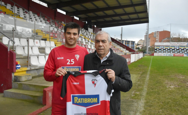 Nacho Carús, competitividad argentina para la zaga del Arosa