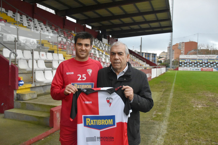 Nacho Carús, competitividad argentina para la zaga del Arosa