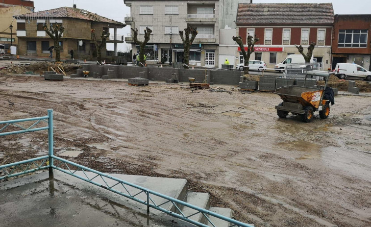 Las obras de la Plaza de Vilalonga avanzan con la construcción del graderío y la pavimentación