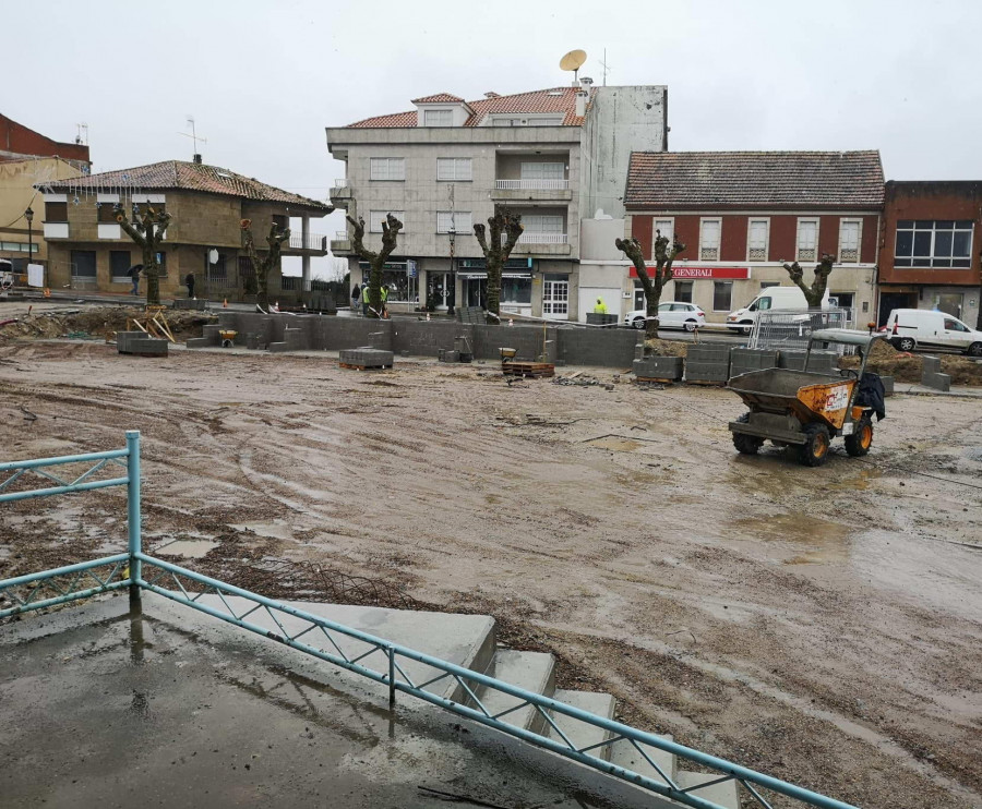 Las obras de la Plaza de Vilalonga avanzan con la construcción del graderío y la pavimentación