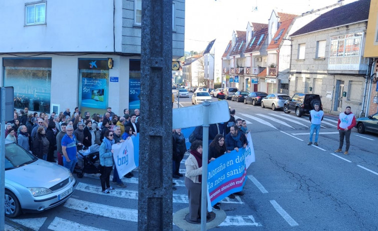Multitudinaria manifestación en Moraña en contra de los recortes sanitarios