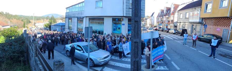 Multitudinaria manifestación en Moraña en contra de los recortes sanitarios